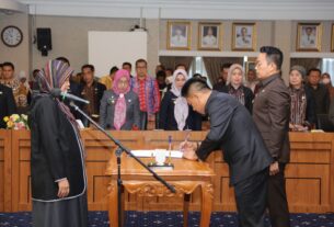 Wagub Chusnunia Melantik dan Mengambil Sumpah Jabatan 6 Pejabat Pimpinan Tinggi Pratama di Lingkungan Pemprov Lampung