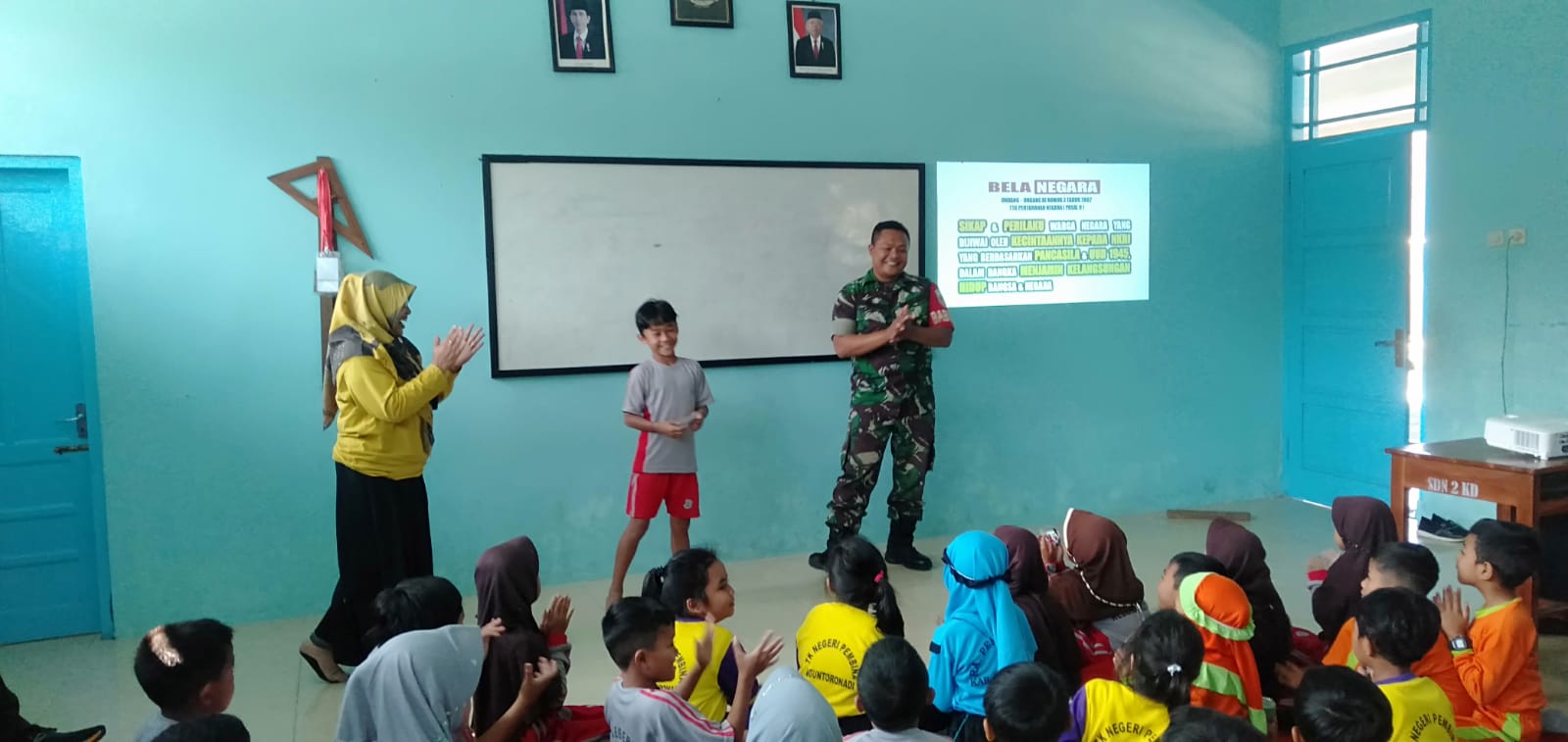 Anak-Anak SDN 2 Kedungrejo Dibekali Bela Negara Oleh Babinsa