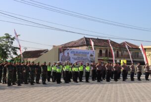 Anggota Kodim 0726/Sukoharjo Apel Gelar Pasukan Operasi Patuh Candi Tahun 2023 di Mapolres Sukoharjo