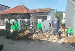 Antusias Warga Serengan Kerja Bakti Bersama Satgas TMMD Kodim Solo.