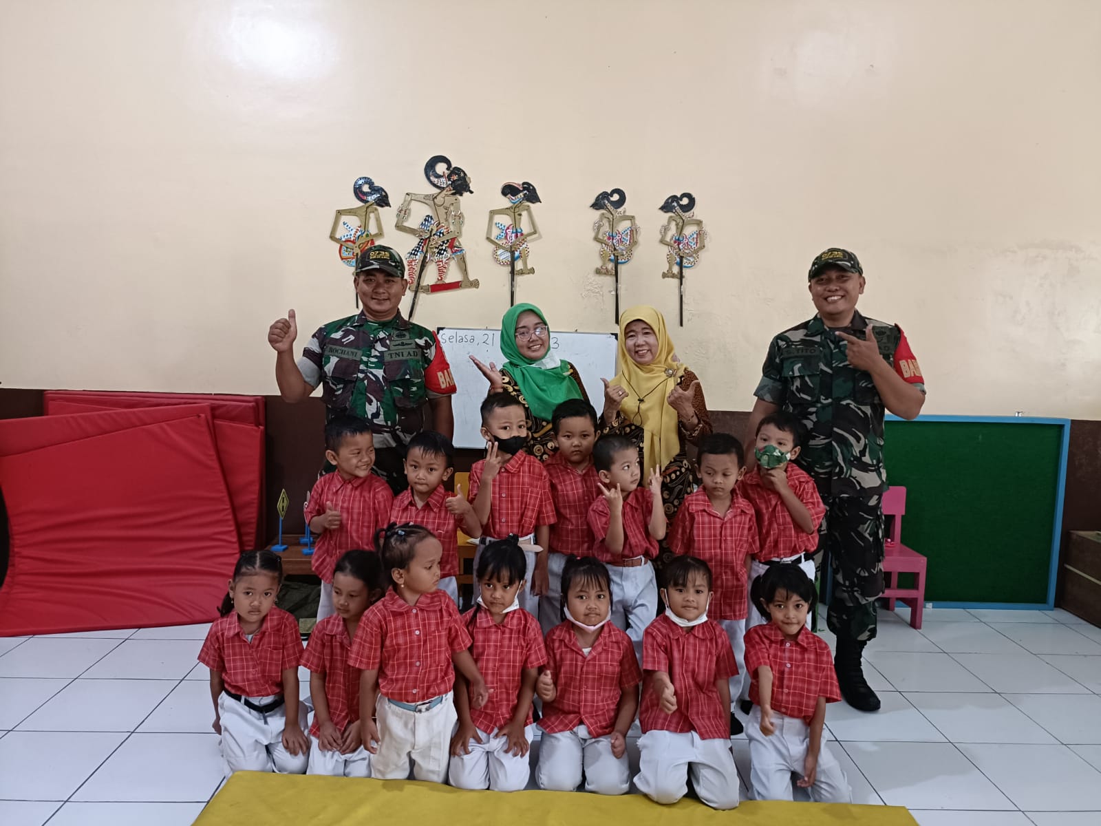 Babinsa Danukusukan Motivasi Belajar Rajin & Disiplin di TK Kartini