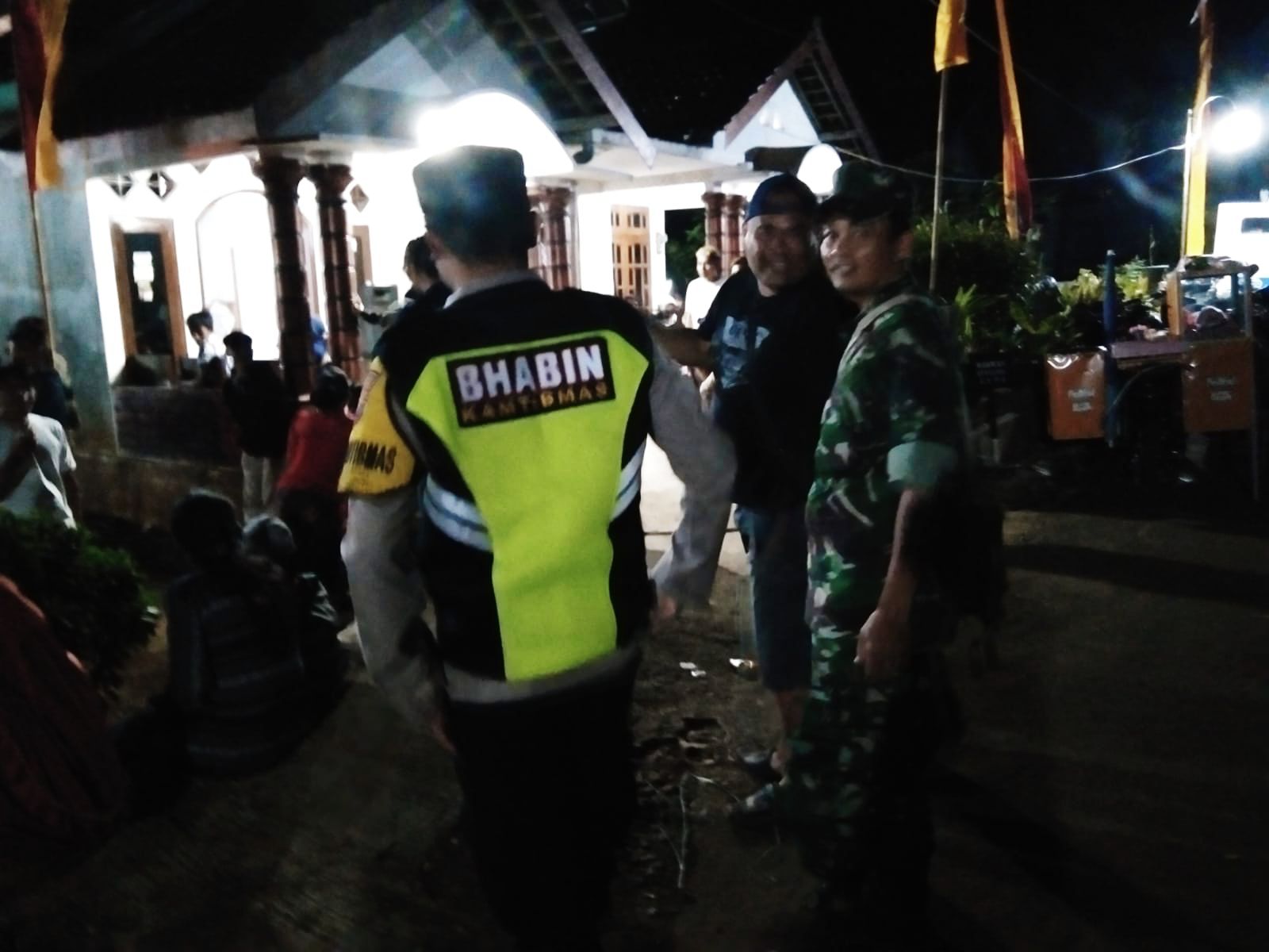 Babinsa Di Paranggupito Turut Lestarikan Tradisi Bersih Desa