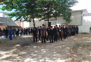 Babinsa Gelar Pembinaan MPLS Siswa di SMK Muhammadiyah 1 Surakarta