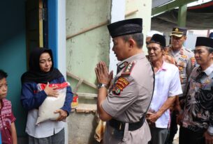 Berikan Tali Asih, Kapolresta Bandar Lampung Kunjungi Keluarga Korban Meninggal Dunia Jatuhnya Lift Di Sekolah Az Zahra