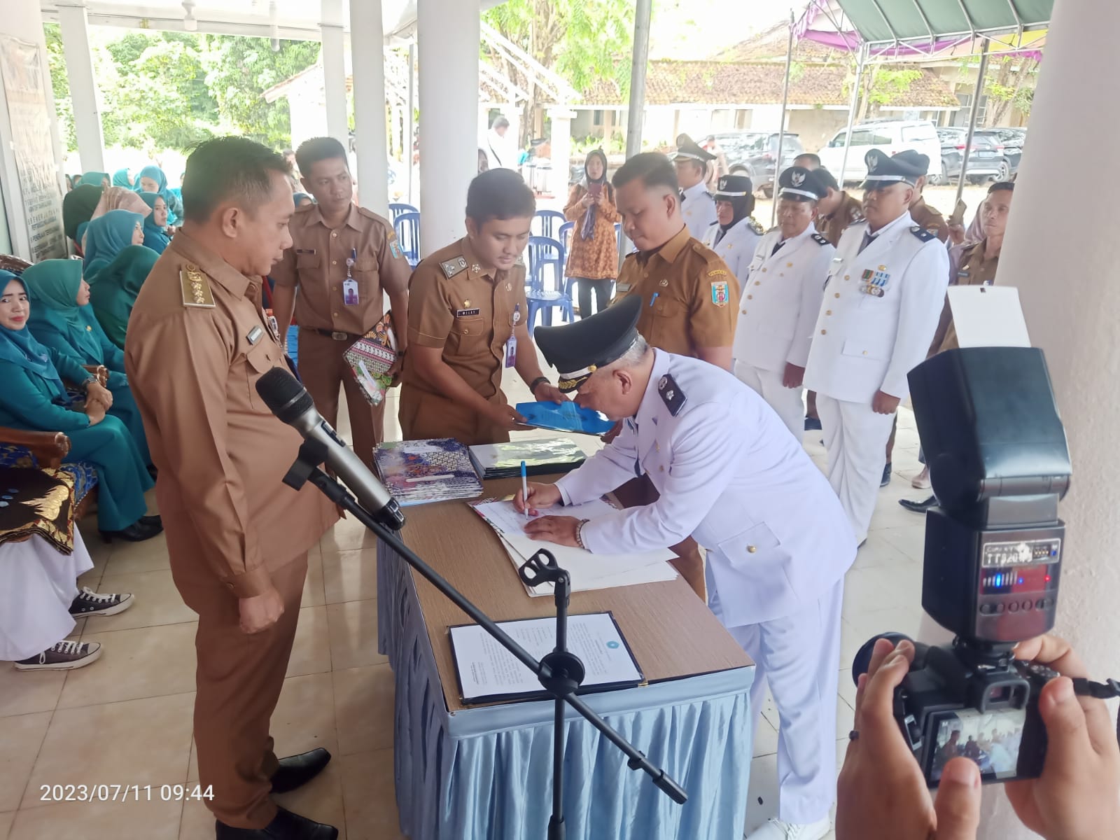 Camat Barusman Pimpin Sertijab Delapan PJ Kakam di Kecamatan Umpu Semenguk Kepada Kakam Definitif
