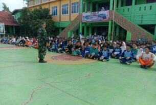 Cetak Kedisiplinan Generasi Muda, Babinsa Koramil 410-02/TBS Latih PBB Pelajar SMAN 14