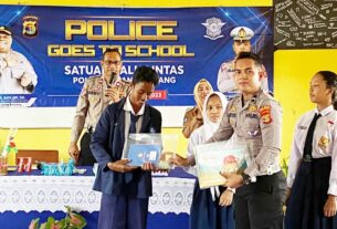 Edukasi Sejak Dini Kepada Para Pelajar, Polres Tulang Bawang Gelar Police Goes To School di SMP Negeri 1 Gedung Meneng