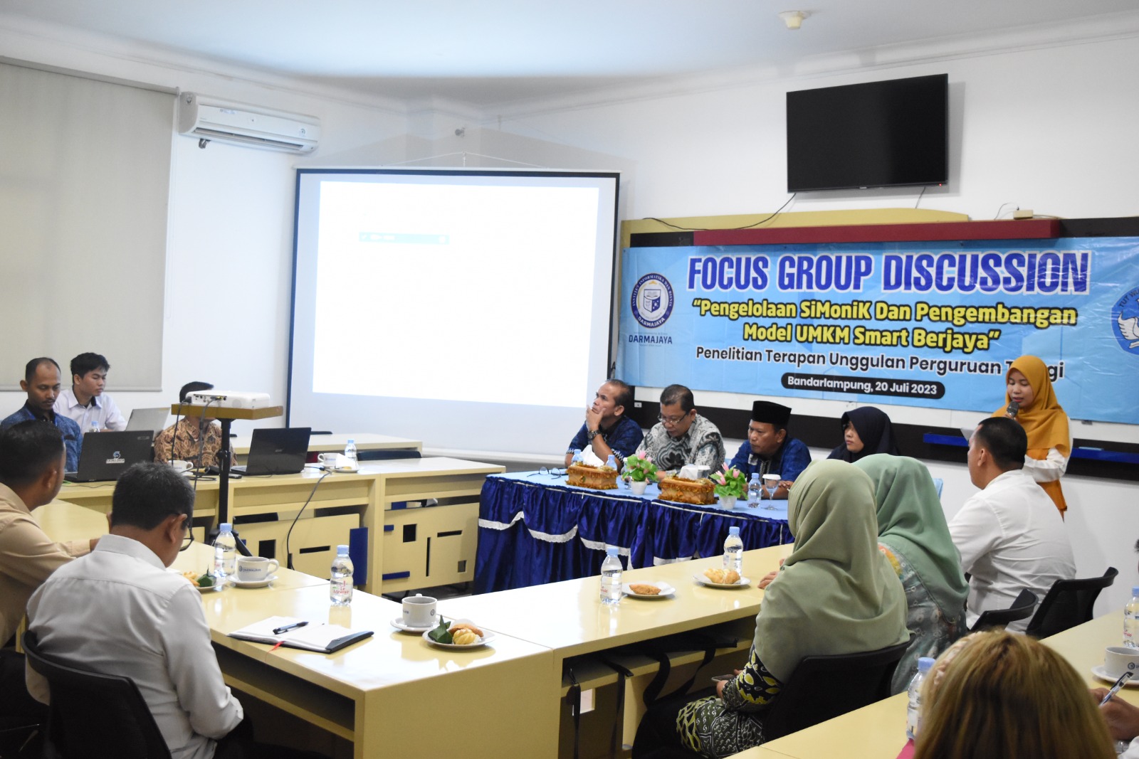 Hadirkan SKPD di Pesawaran, Dosen IIB Darmajaya Gelar FGD “Pengelolaan SiMoniK dan Pengembangan Model UMKM Smart Berjaya”