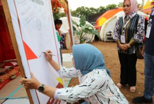 Riana Sari Arinal Kunjungi Jumbara PMR Tingkat Nasional IX Tahun 2023 di Way Handak, Beri Semangat Seluruh Peserta agar tetap Sehat dan Sukses Mengikuti Acara