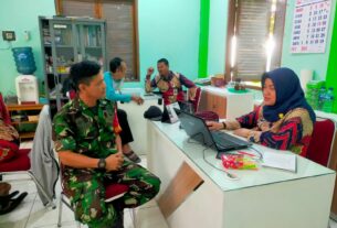 Jalin Kemanunggalan TNI Dengan Rakyat, Babinsa Mojosongo Intensifkan Komsos