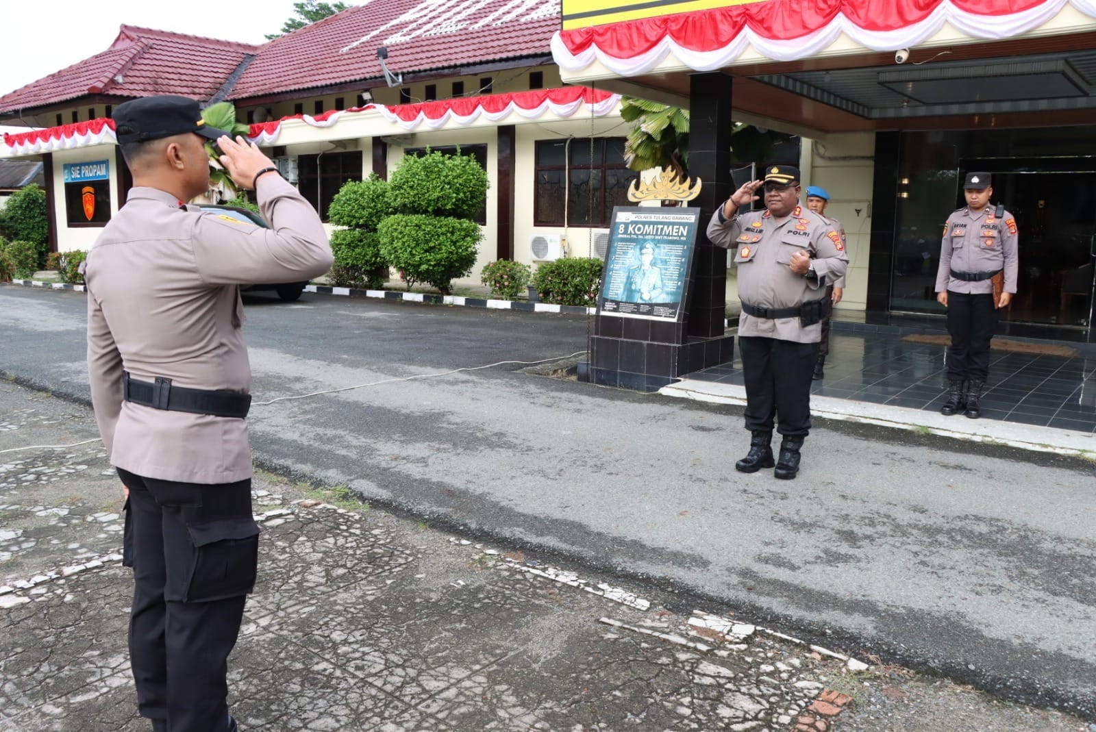 Kapolres Tulang Bawang Pimpin Upacara PTDH Dua Personelnya