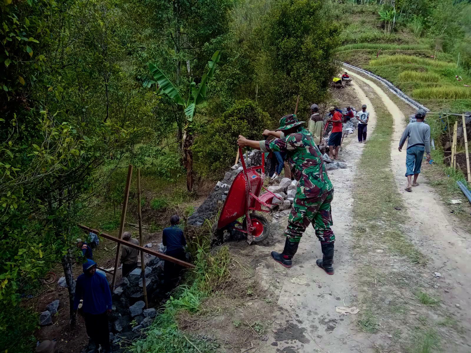 Kapten Arm Yadiman : Dengan Semangat Yang Ditunjukkan Prajurit Dan Warga, Program TMMD Di Targetkan Selesai Tepat Waktu