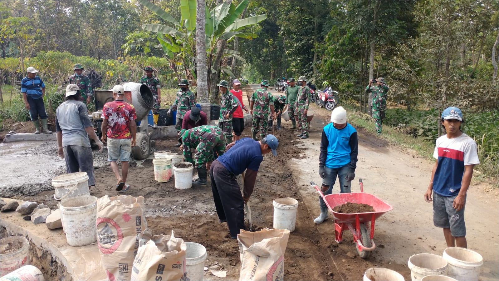 Kejar Terget, TMMD Sengkuyung Desa Sukorejo Terus di Kebut