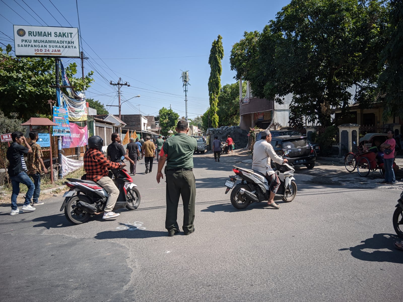 Pedagang Telur Jadi Incaran Komsosnya Babinsa Semanggi