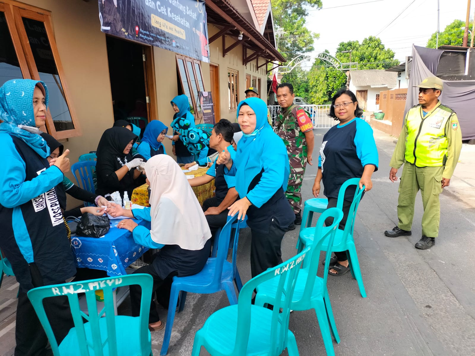 Peduli Dengan Kesehatan Lansia Babinsa Purwosari Dampingi Posyandu Lansia