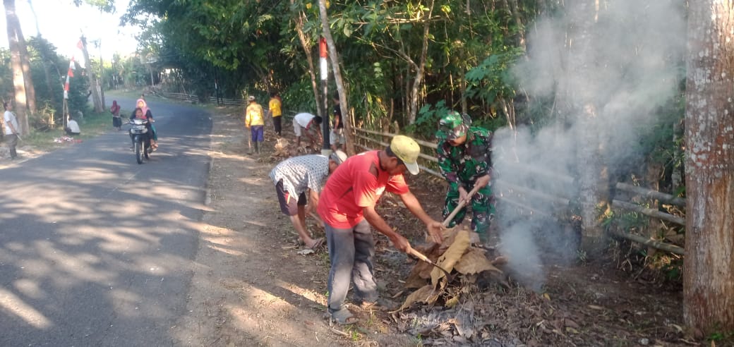 Pelda Paimin : Perkuat Kemanunggalan TNI-Rakyat Dengan Kerja Bakti Bersihkan Lingkungan