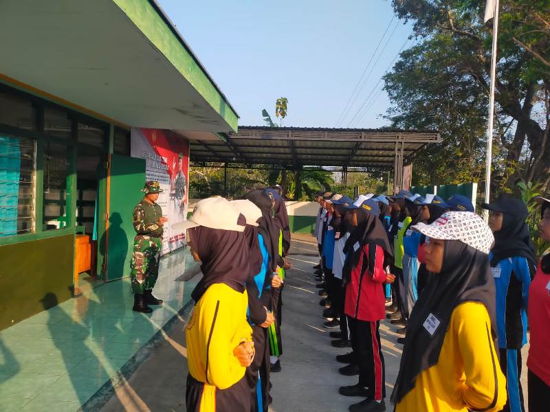 Persiapkan Paskibra Kecamatan Giritontro, Koramil Dan Polsek Bersinergi Berikan Pelatihan