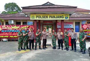 Wujud Sinergitas TNI-Polri, Danramil 410-01/Panjang Berikan Surprise HUT ke-77 Bhayangkara