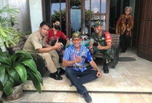 Wujudkan Keakraban Dengan Sebotol Minuman Dingin, Babinsa Gelar Komsos