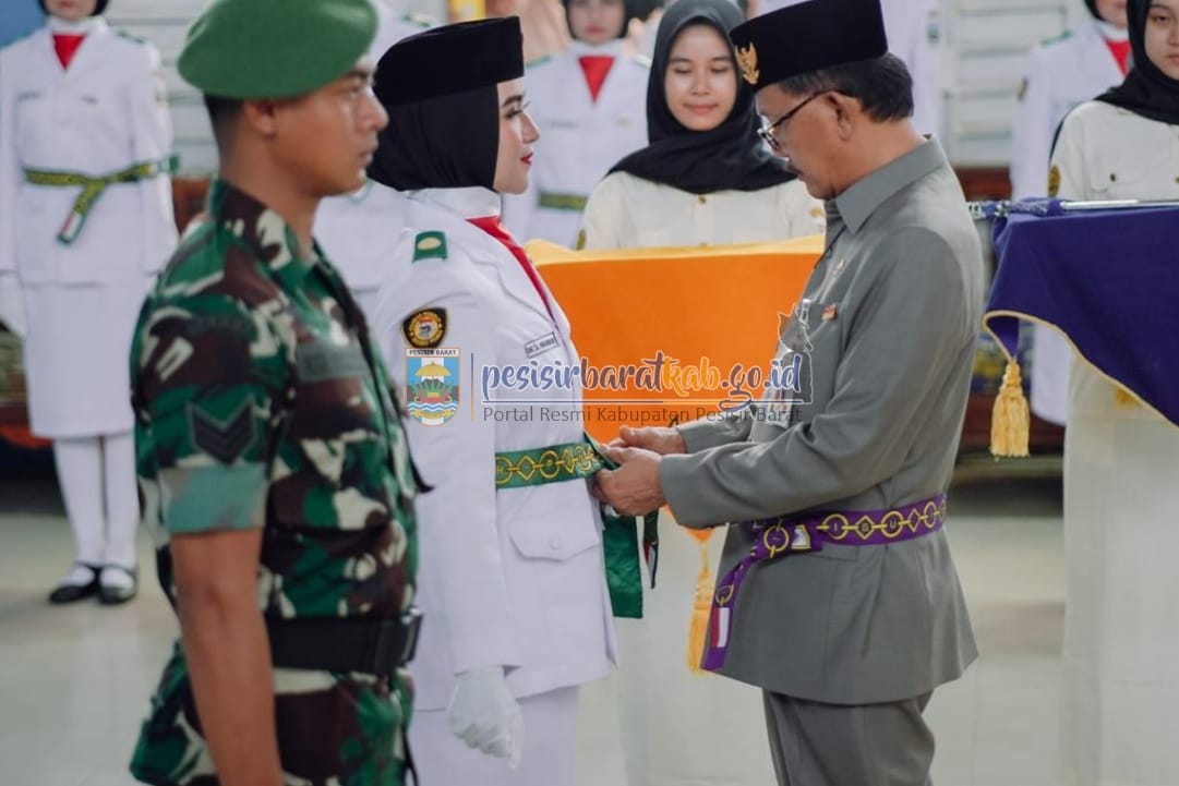 Bupati Pesisir Barat Kukuhkan Paskibraka Tahun 2023