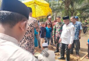 Babinsa Posramil 05/Pante Ceureumen Hadiri Acara Seremonial Peletakkan Batu Pertama Pembangunan Dayah Darul Muhajirin Al - Waliyah