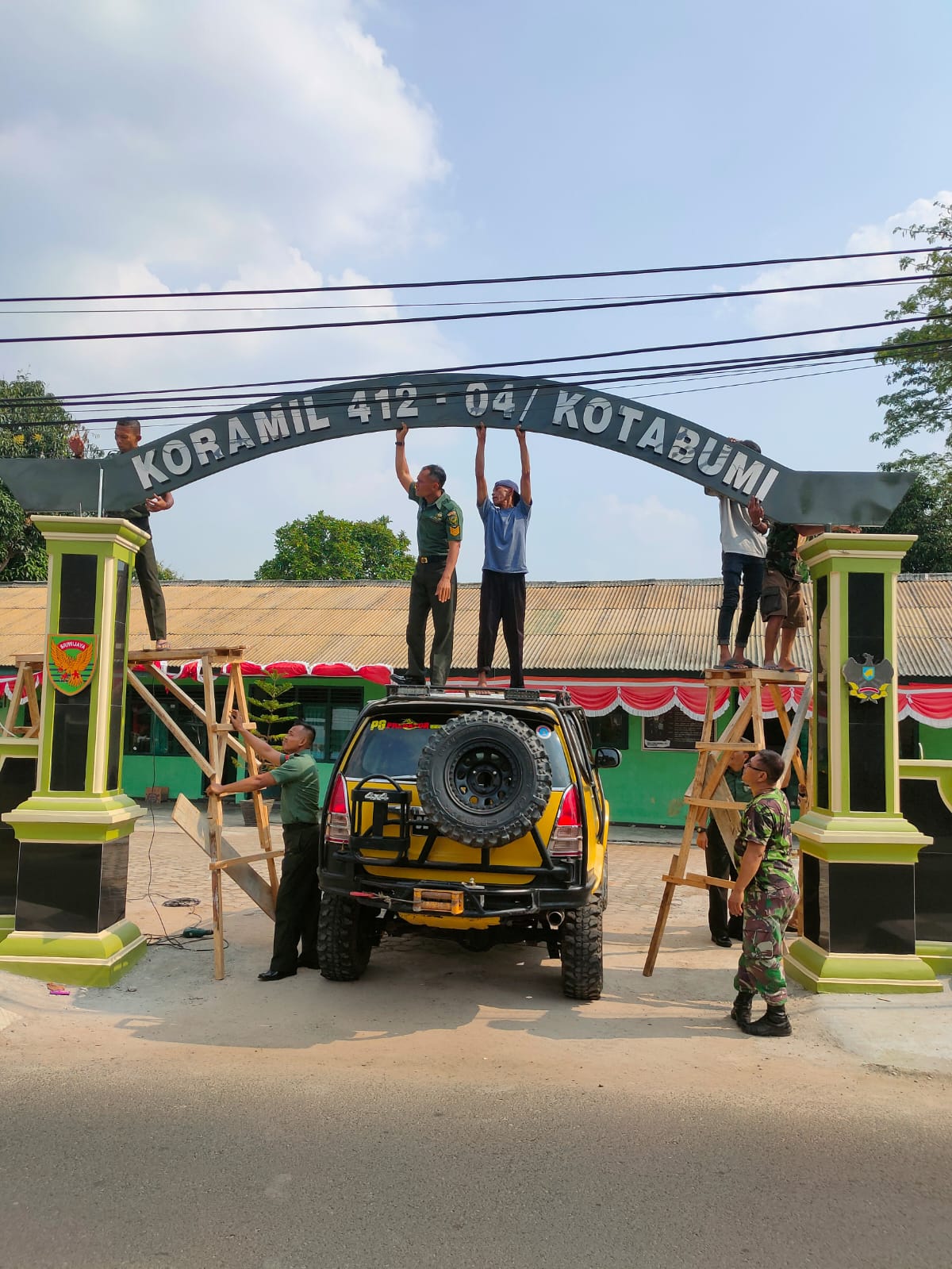 Bangun Gapura, Koramil 0412-04/Kotabumi dapat Apresiasi Dandim
