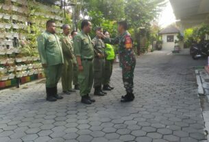 Begini Cara Babinsa Purwodiningratan Dalam Meningkatkan Kedisiplinan Linmas