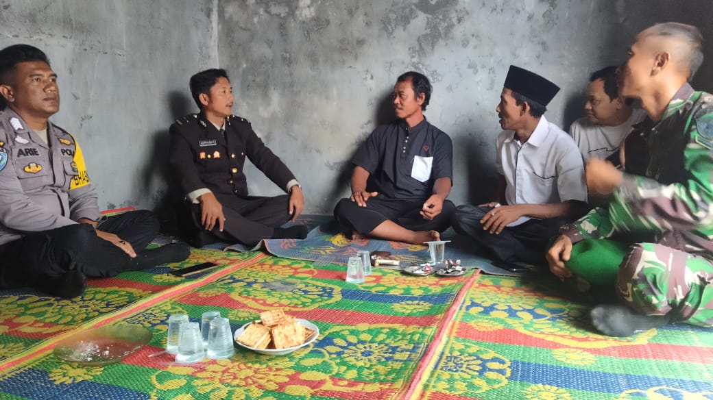 Bentuk Kepedulian, Kapolres Lampung Utara Berikan Santunan Kepada Keluarga Korban Tersengat Listrik