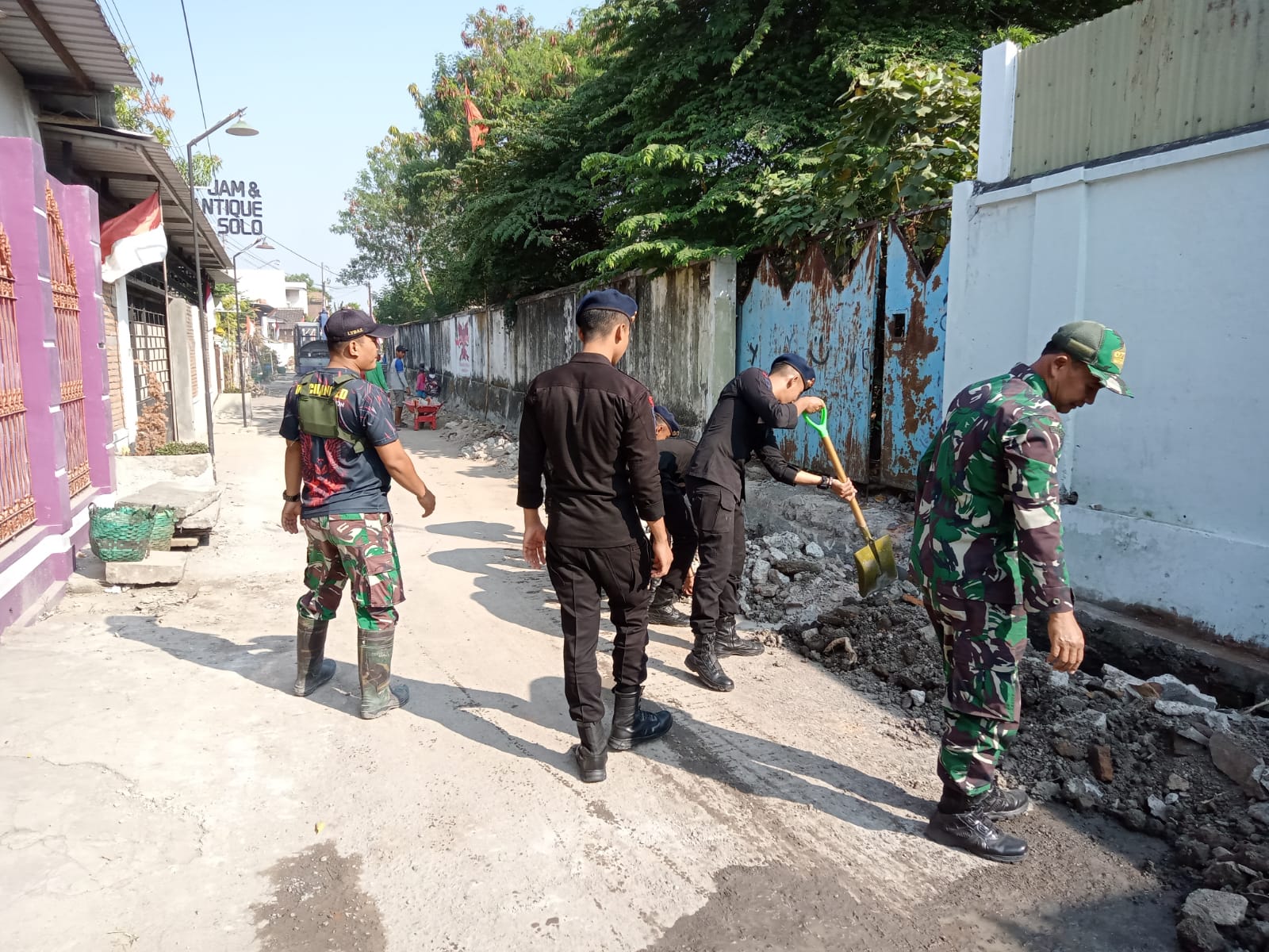 Bentuk Sinergitas TNI Polri, Gelar Kerja Bakti Bersama di KBD Danukusuman.