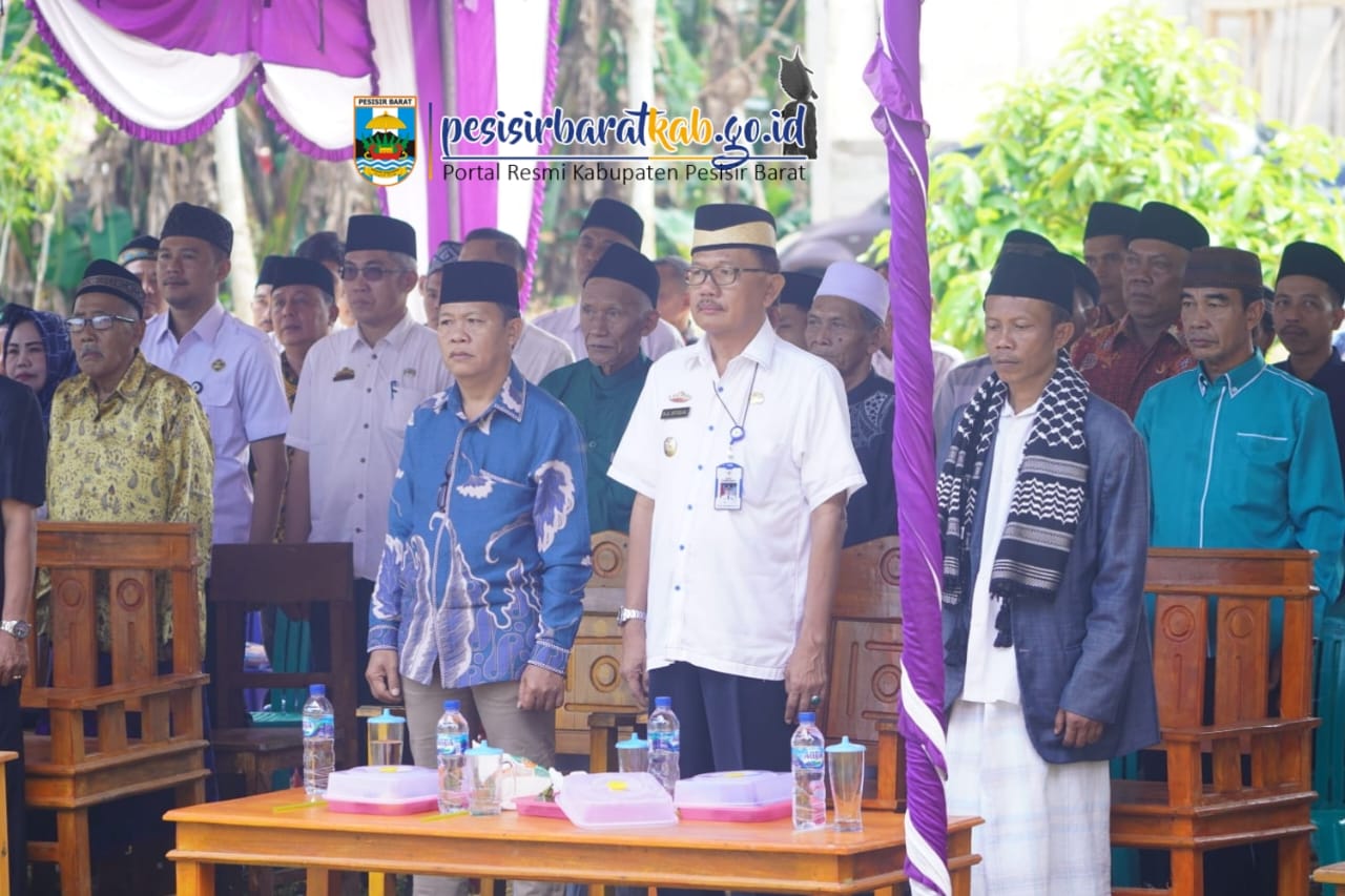 Bupati Agus Istiqlal hadiri pengajian umum dalam rangka peringatan hari besar Islam.