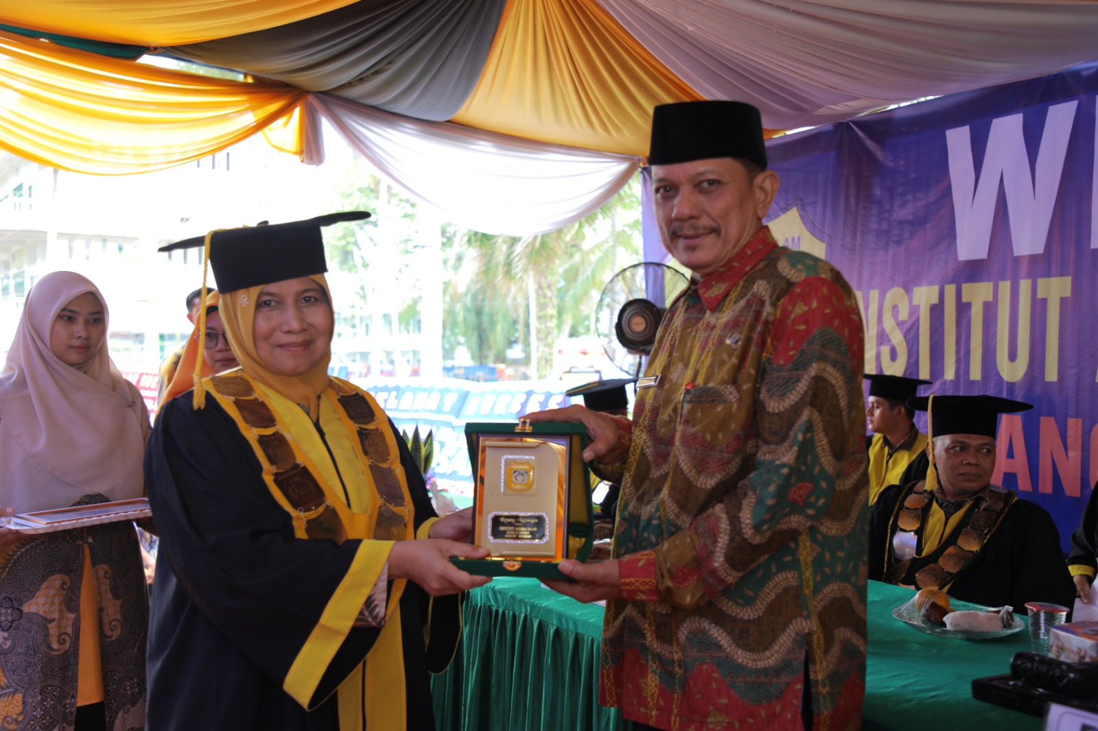 Bupati Asahan Hadiri Wisuda Sarjana IAIDU Asahan Angkatan XXX