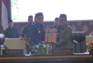 DPRD Way Kanan Paripurna Penyerahan Rancangan Peraturan Daerah Tentang Perubahan APBD Tahun Anggaran 2023  