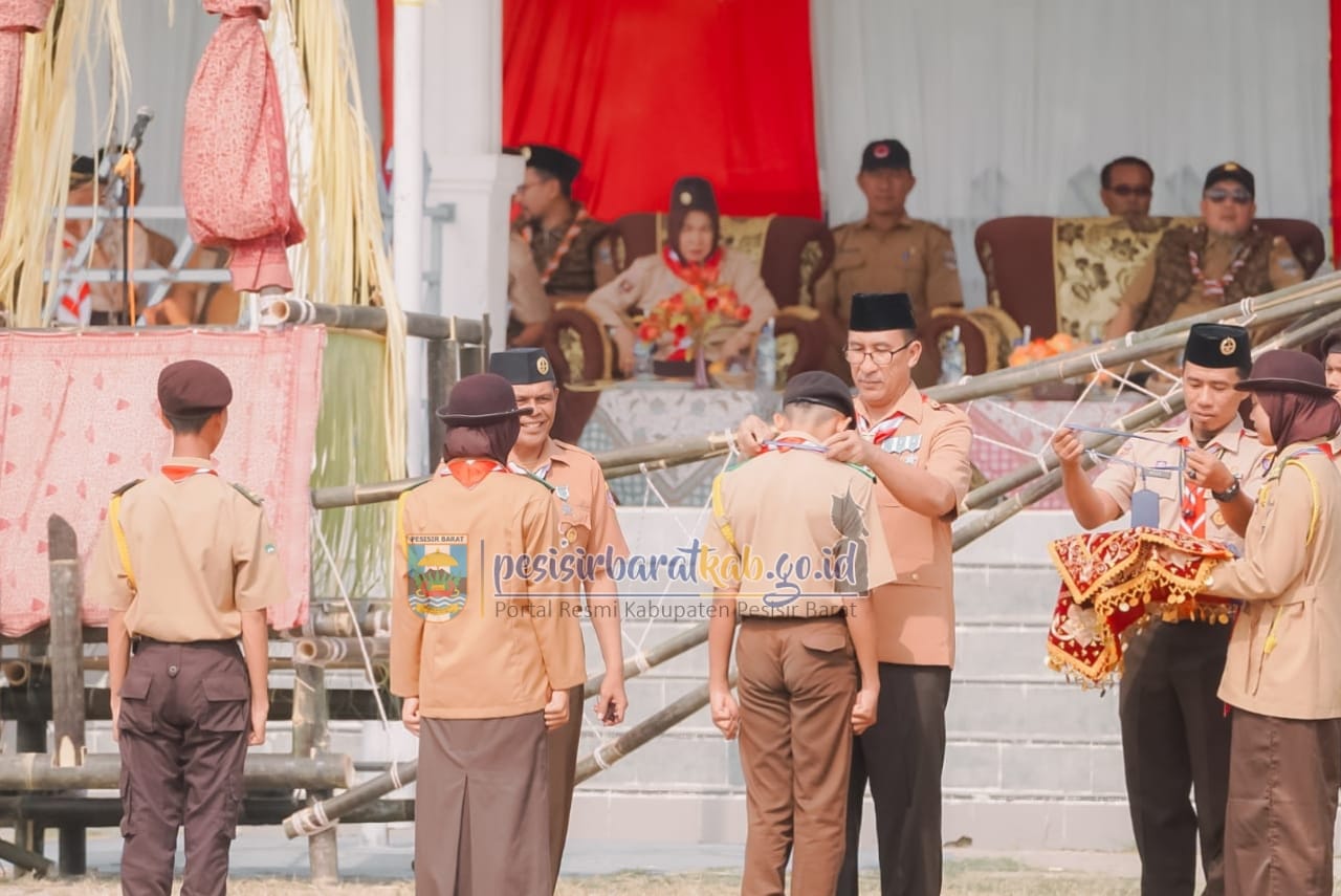 Dalam rangka memperingati Hut Pramuka ke- 62, Kwartir Cabang Gelar Upacara Perkemahan