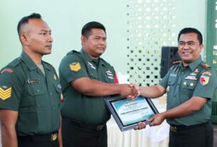 Dandim Bojonegoro berikan Penghargaan Babinsa Berprestasi