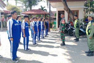 Gembleng Mental Dan Karakter Siswa Sejak Dini, Babinsa Kelurahan Sumber Latihkan PBB