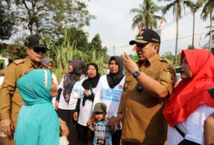 Gubernur Arinal Beri Bantuan Kursi Roda kepada Warga Lansia di Kecamatan Batanghari Nuban Lampung Timur