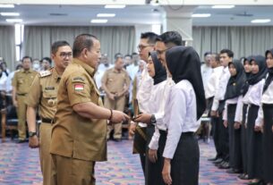 Gubernur Arinal Serahkan Petikan SK Pengangkatan PPPK Jabatan Fungsional Guru dan Jabatan Fungsional Teknis di Lingkungan Pemprov Lampung Tahun 2022