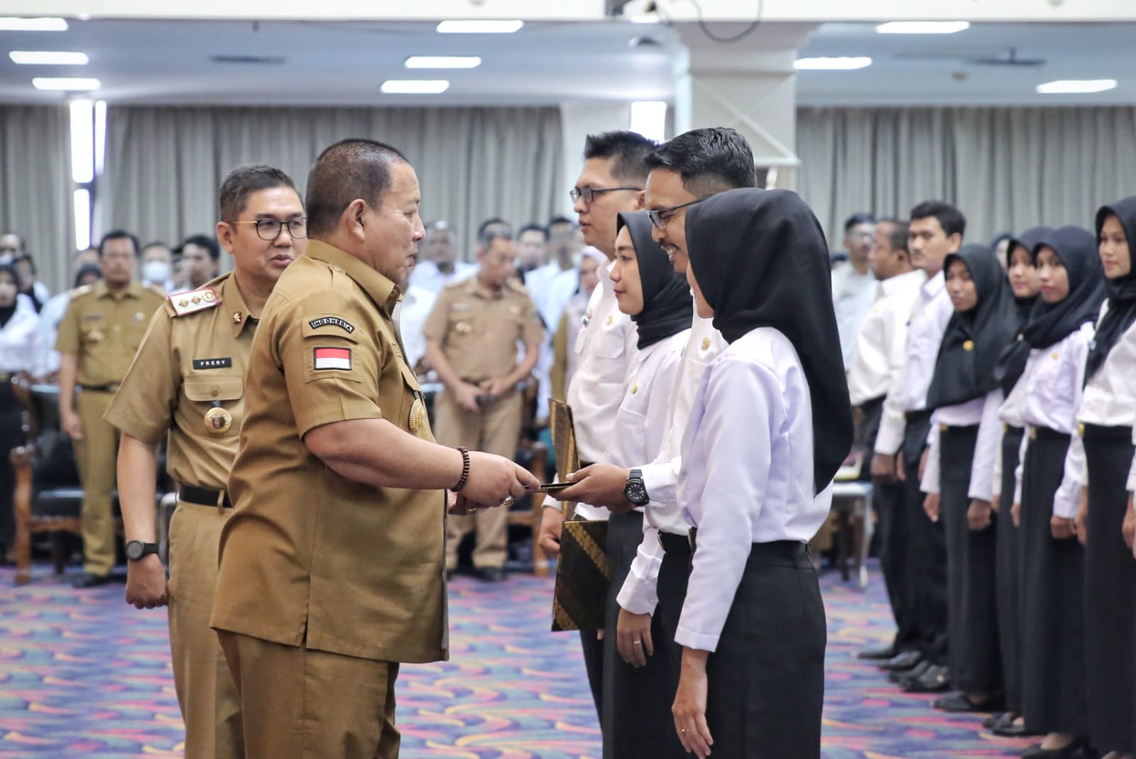 Gubernur Arinal Serahkan Petikan SK Pengangkatan PPPK Jabatan Fungsional Guru dan Jabatan Fungsional Teknis di Lingkungan Pemprov Lampung Tahun 2022
