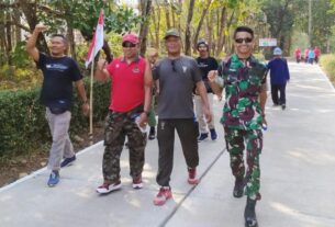 Jalan Sehat Bersama Warga, Cara Babinsa Sambirejo Pererat Kemanunggalan TNI-Rakyat