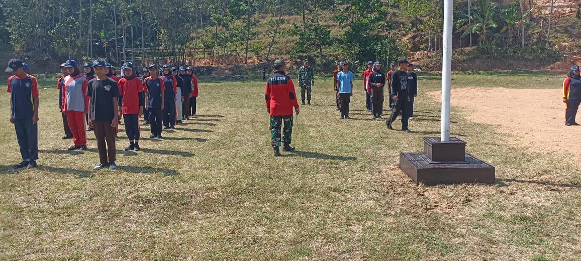 Kolaborasi Koramil Dan Polsek Karangtengah Siapkan Paskibraka Kibarkan Bendera HUT RI Ke-78