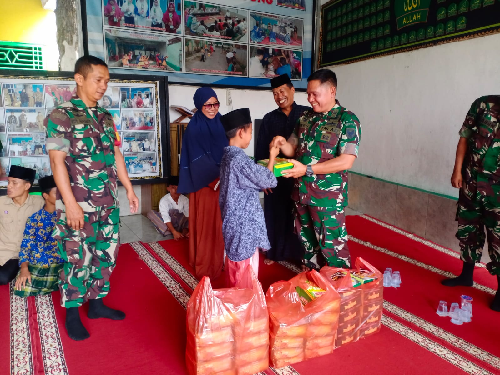 Kunjungi Panti Asuhan, Danramil 410-06/Kedaton Laksanakan Jum'at Berbagi