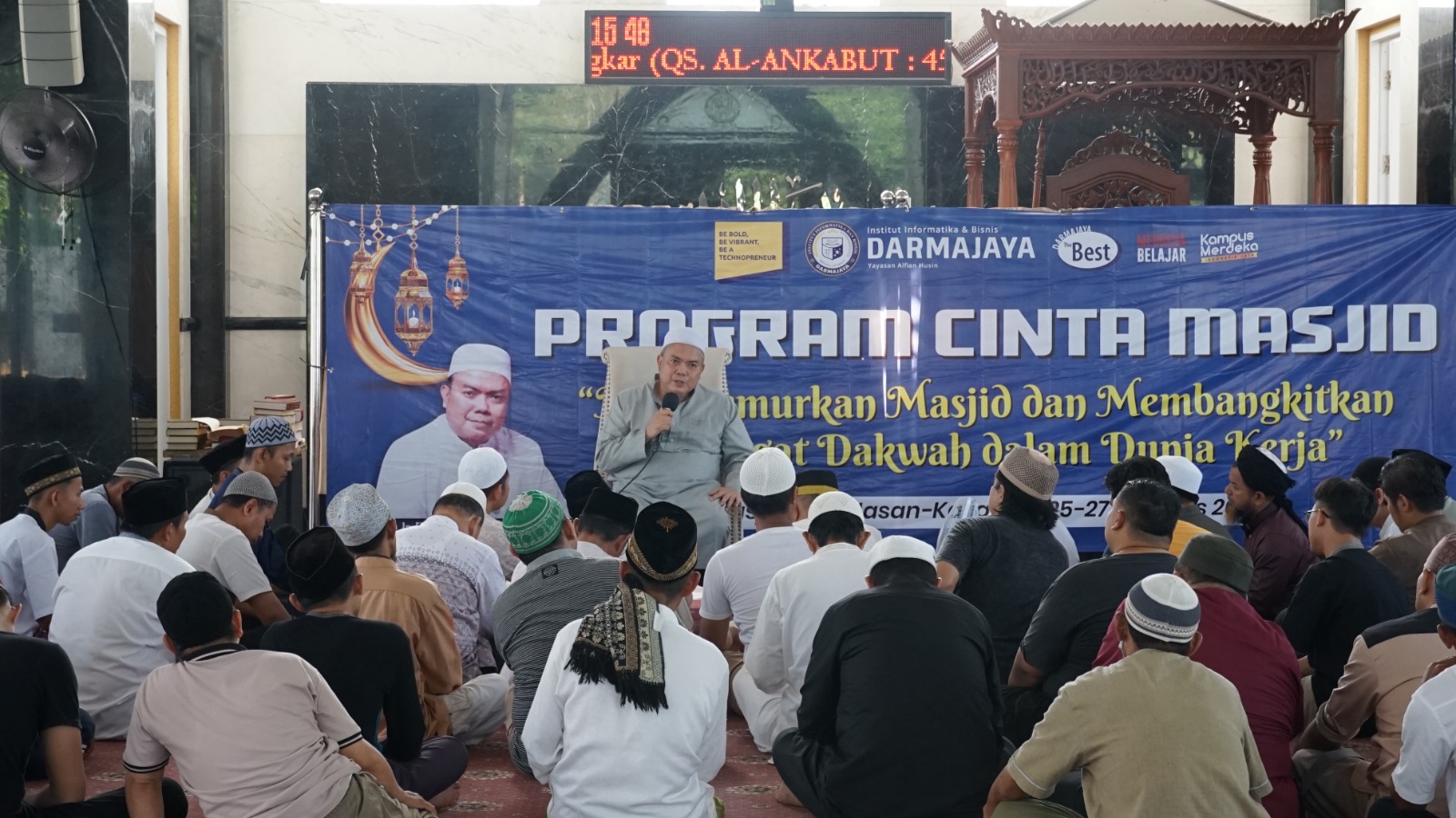 Merecharge Iman Karyawan dan Dosen Muslim, IIB Darmajaya Gelar Program Cinta Masjid