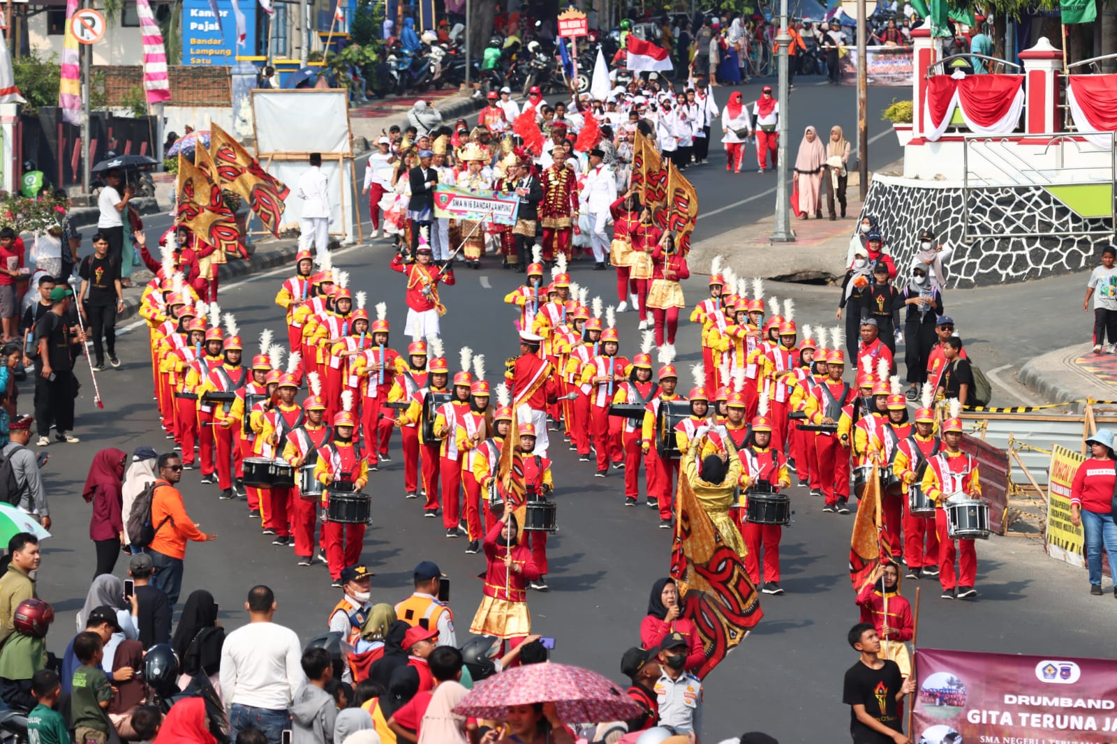 Pemprov Lampung Gelar Kirab Marching Band dan Pawai Kendaraan Hias, Gubernur Lampung dan Ketua PDBI Ikuti Pawai Kendaraan