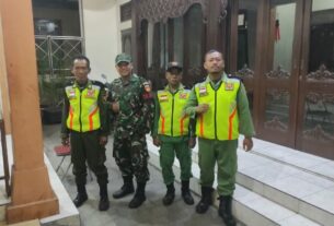 Piket Koramil 03/Serengan Patroli Malam Ajak Warga Jaga Kamtibmas