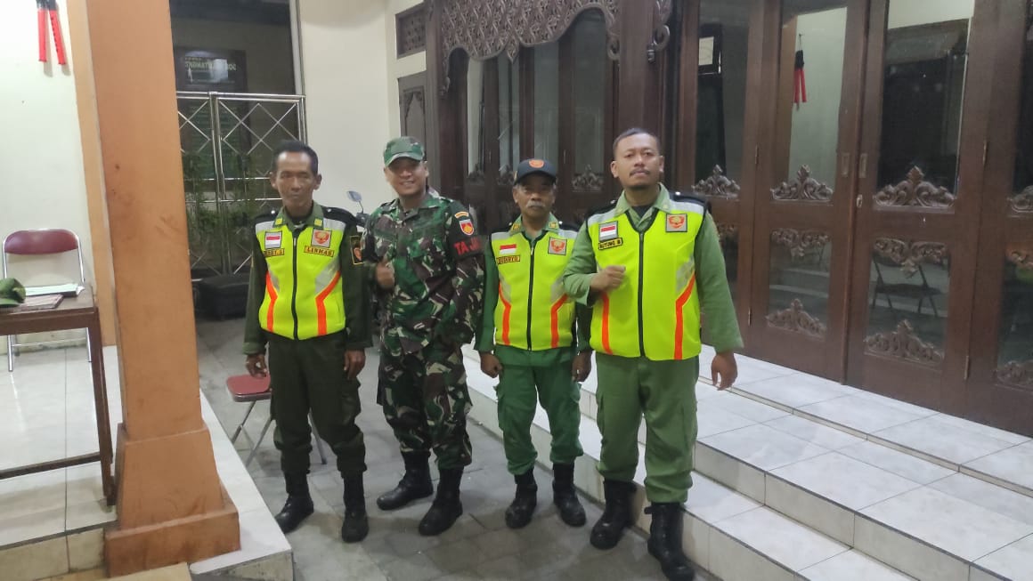 Piket Koramil 03/Serengan Patroli Malam Ajak Warga Jaga Kamtibmas