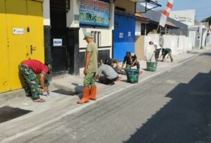 Sambut HUT RI ke 78, Satgas TMMD Kodim Solo Kerja Bakti bersama Warga