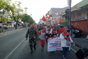 Semarak HUT RI Ke 78 Warga Danusukuman Jalan Sehat