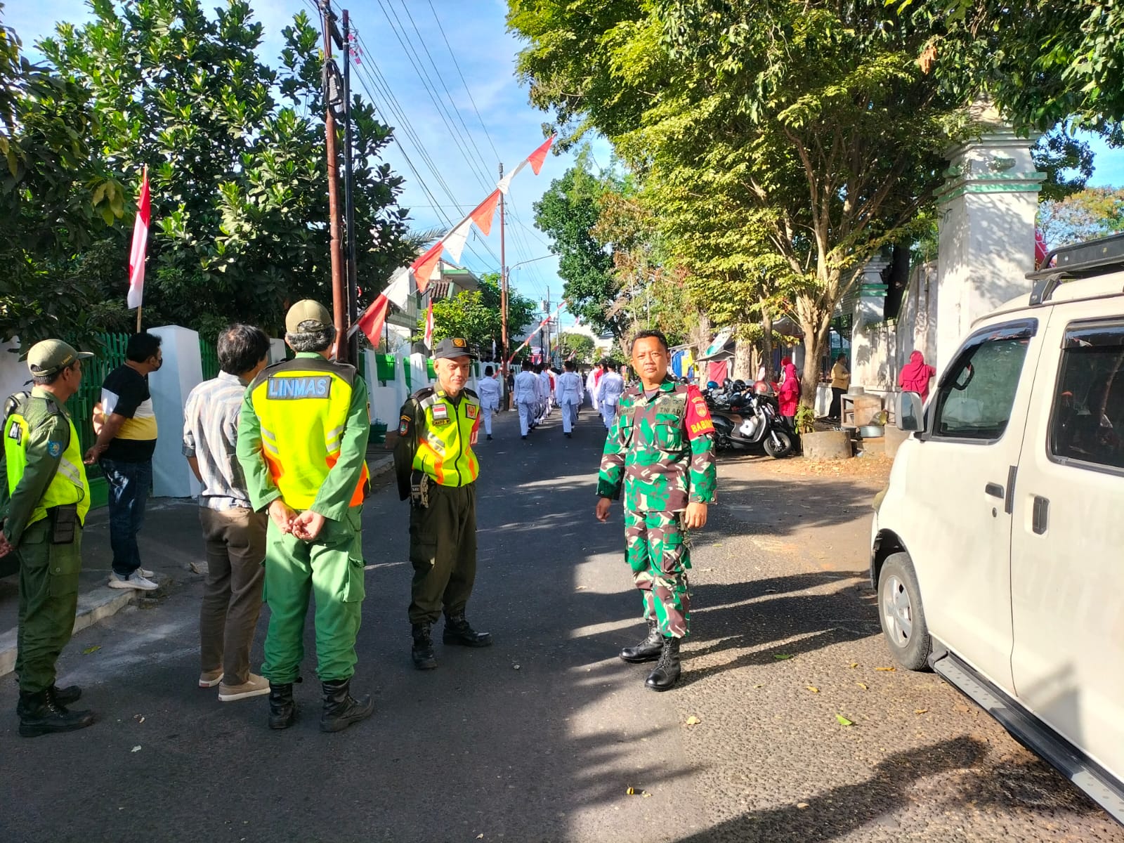 Serka Priyanto Ikuti & Monitoring Upacara Hut RI Ke-78 Di Wilayah Binaannya