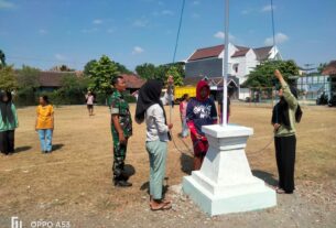 Sukseskan Upacara Bendera Peringati HUT Kemerdekaan RI Ke -78, Babinsa Jebres Latih Petugas Upacara