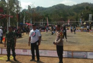 TNI Polri Amankan Jalannya Laga Semi Final Pertandingan Bola Volly Di Batuwarno